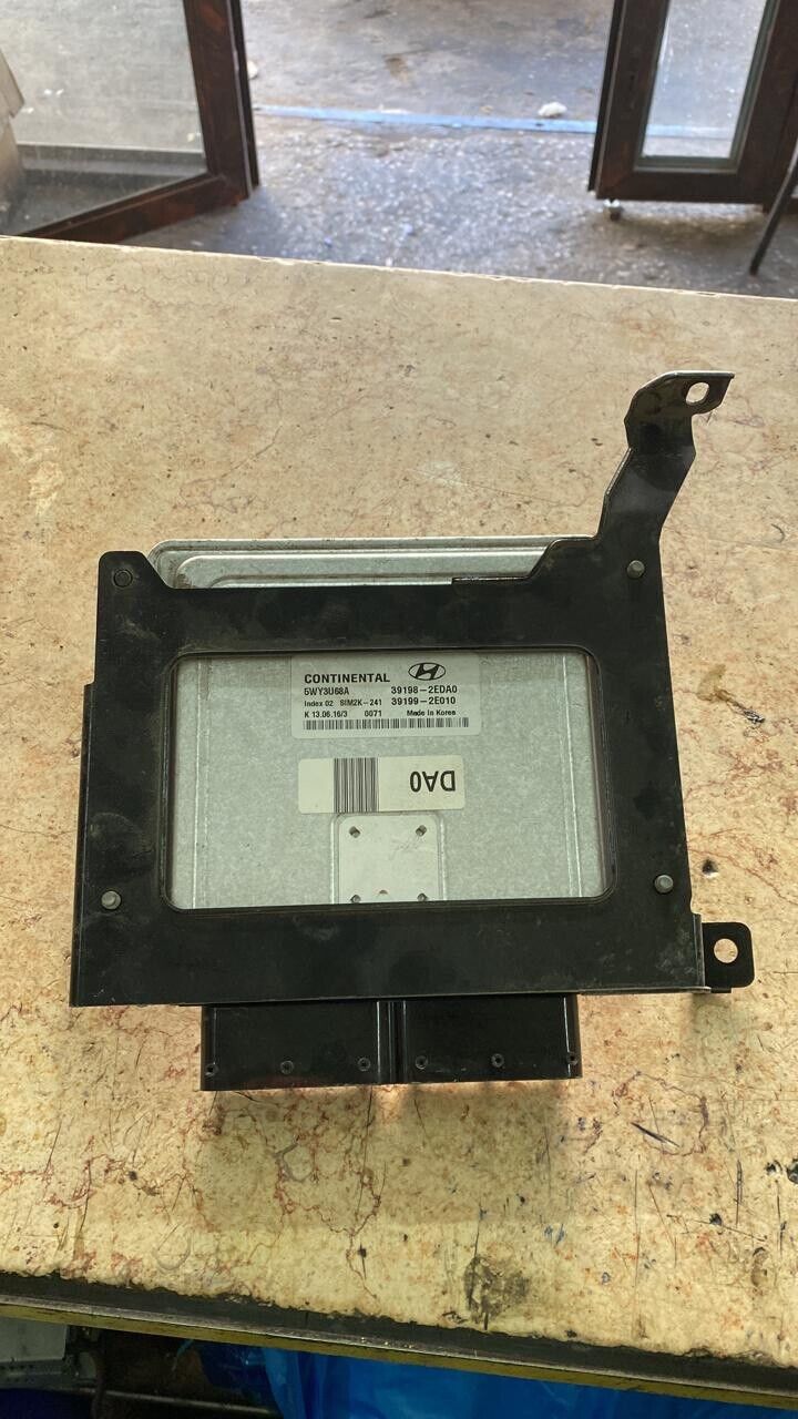 Hyundai Tucson ECU engine control unit 391982EDA0