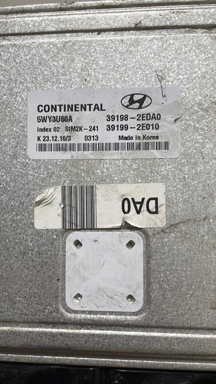 Hyundai Tucson ECU engine control unit 391982EDA0 DA0