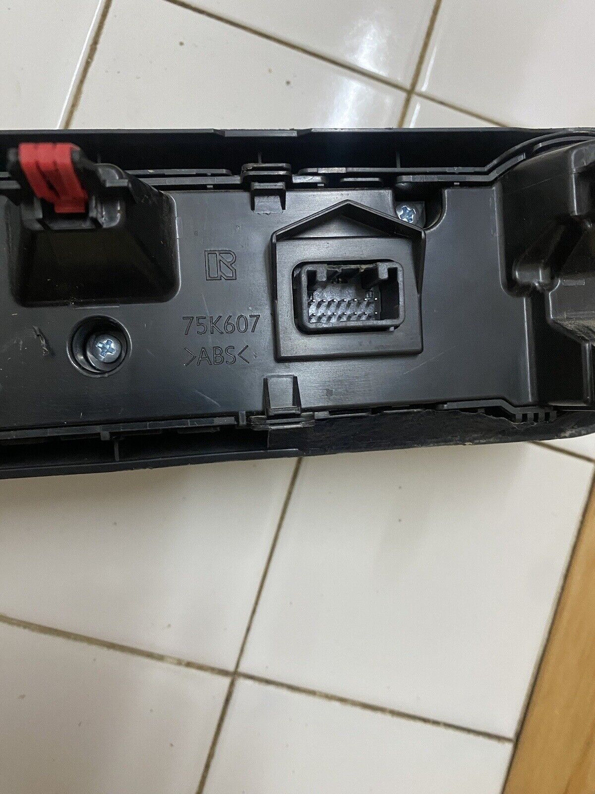 toyota Rav4 2018 2021 heater AC Heating switch control 75K607 ABS