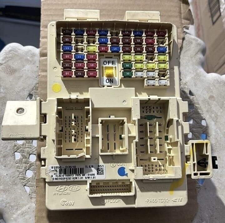 Hyundai Tucson 2018 2019 OEM fuse box 91950D3510