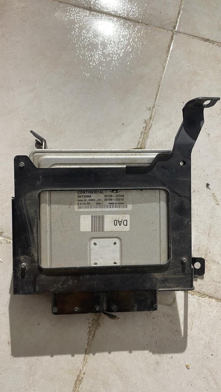 Hyundai Tucson ECU engine control unit 391982EDA0 DA0