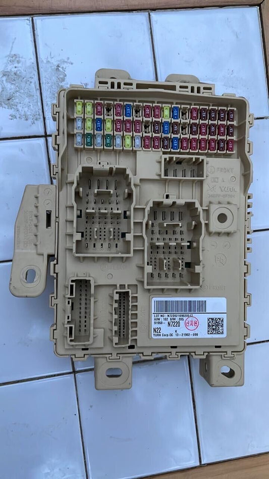 Hyundai Tucson 2021 2023 fuse box left hand drive 91950N7220 N22