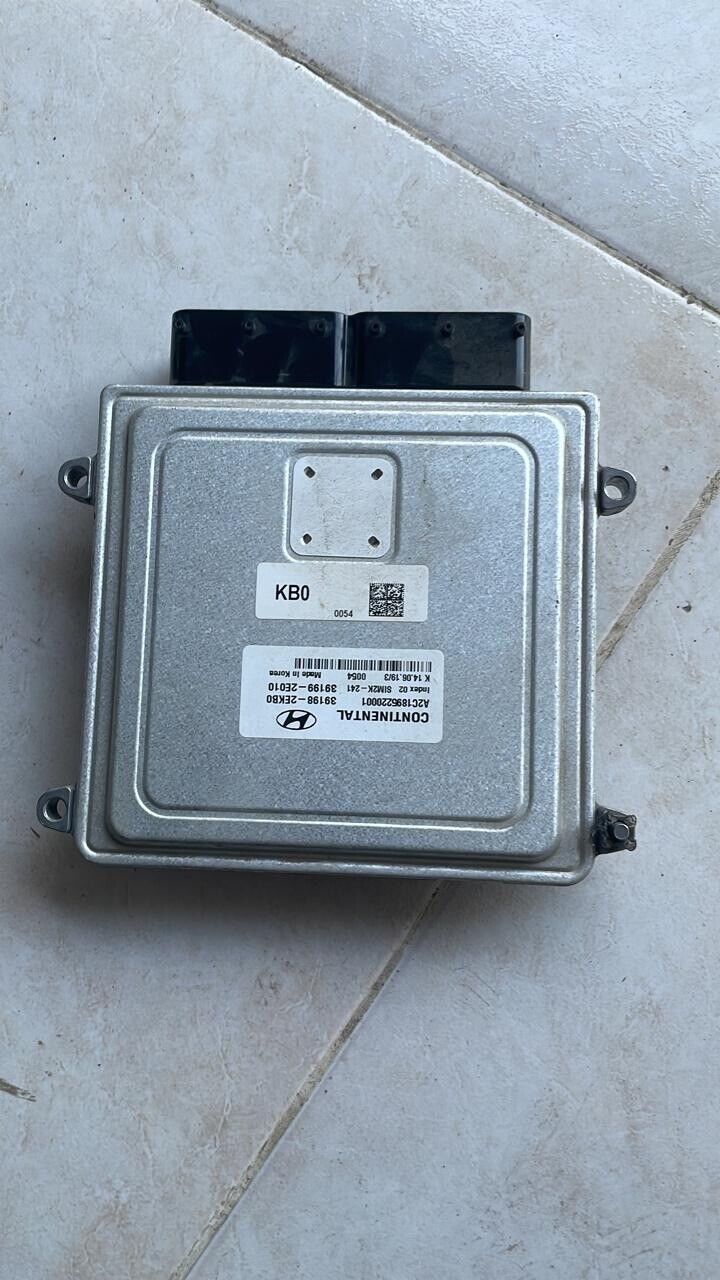 Hyundai Tucson ECU engine control unit 391982EKB0