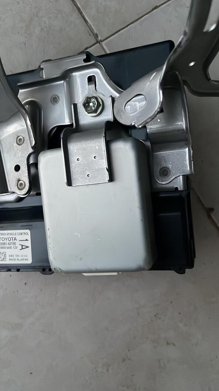 Toyota Rav4 2018 2020 OEM Hybrid ECU control unit 8998142190 12V 1A