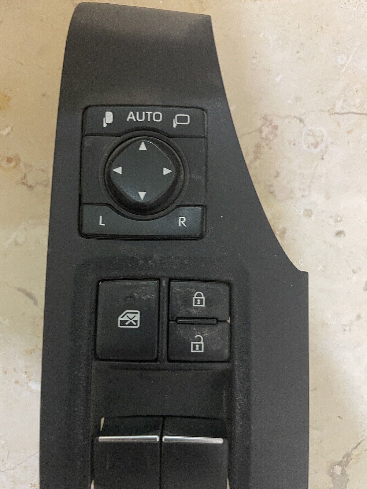 Toyota RAV4 2018 2022 OEM Window Mirror center switch control 8404042030