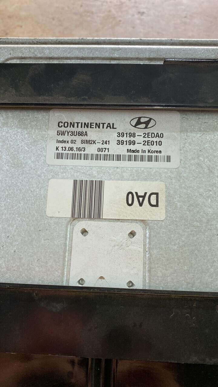 Hyundai Tucson ECU engine control unit 391982EDA0