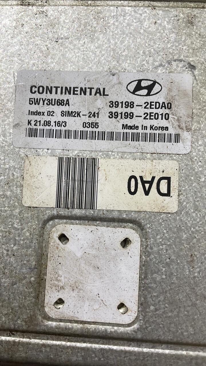 Hyundai Tucson ECU engine control unit 391982EDA0 DA0