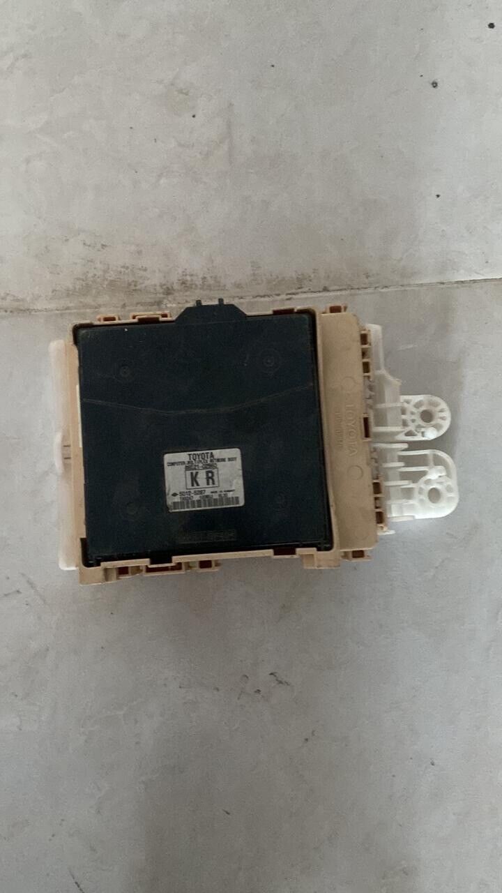 TOYOTA COROLLA  HYBRID 13-18 MPX BODY CONTROL MODULE ECU 8922102560