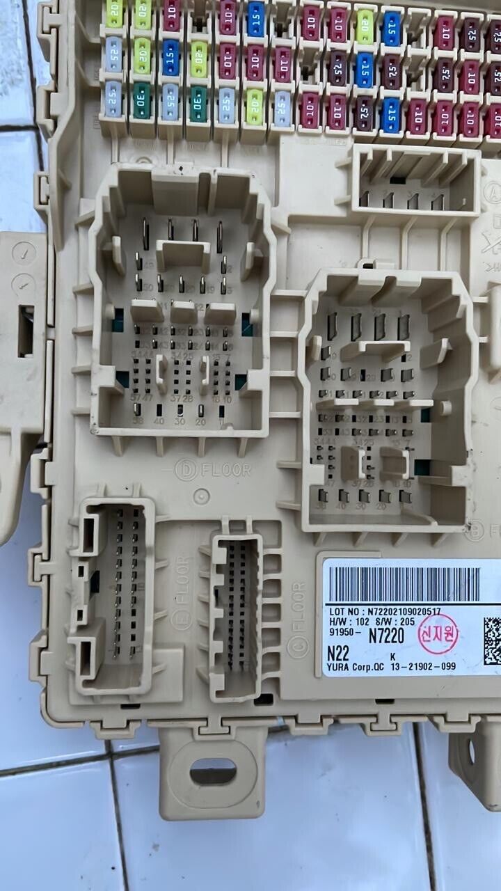 Hyundai Tucson 2021 2023 fuse box left hand drive 91950N7220 N22