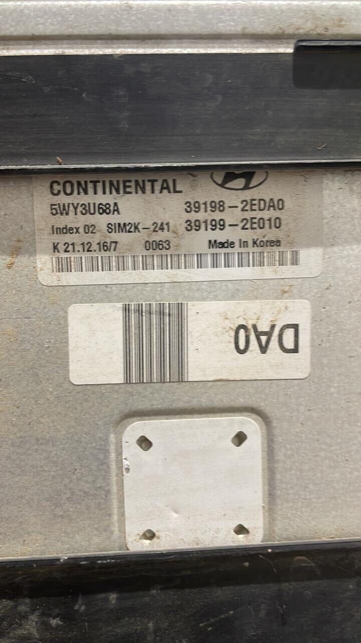 Hyundai Tucson ECU engine control unit 391982EDA0 DA0