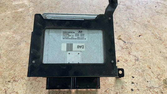 Hyundai Tucson ECU engine control unit 391982EDA0