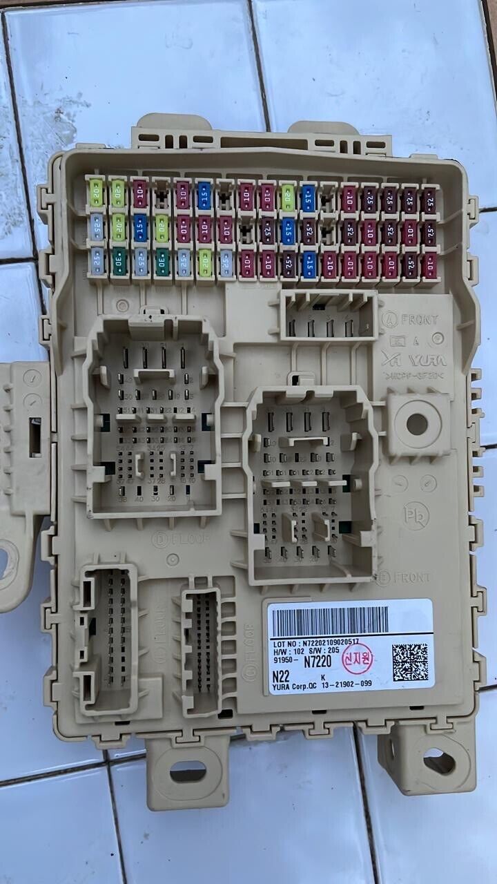 Hyundai Tucson 2021 2023 fuse box left hand drive 91950N7220 N22