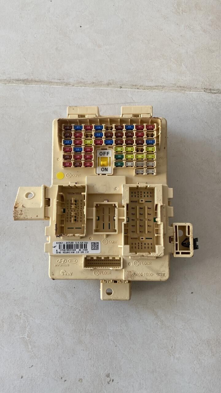 Hyundai tucson 2015 2019 OEM fuse box 91951D7530